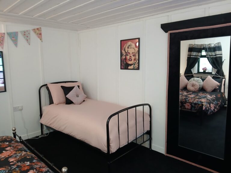 Single bed with pink bedding and bunting